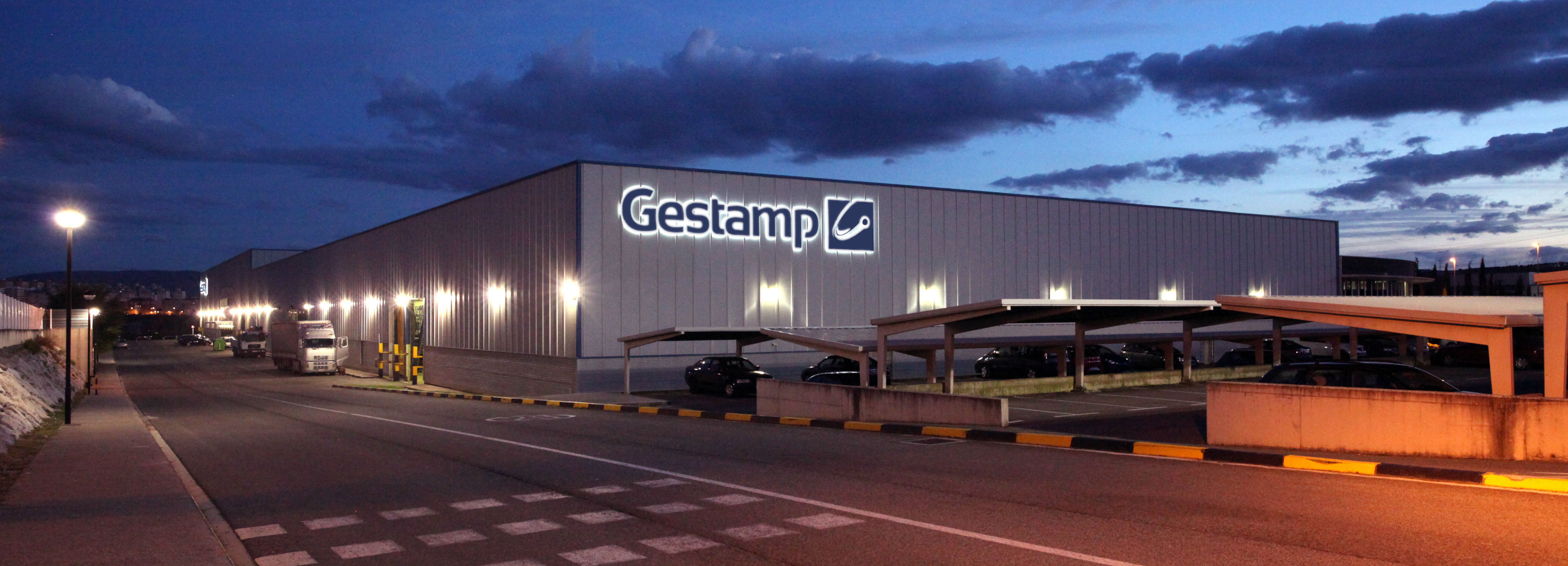 How digital tools and robotics are reshaping global manufacturing | DXC Technology Customer Story