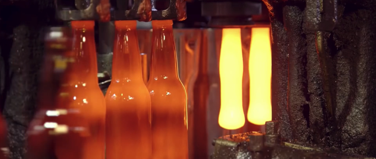 manufacturing glass bottles at a facility, UPtime.| DXC Technology Customer Story